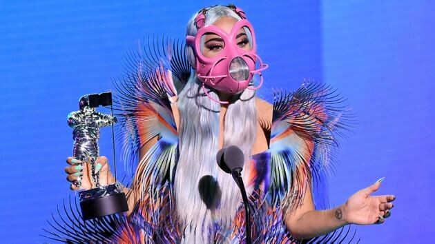 Премия MTV Video Music Awards 2020 состоялась в воскресенье и выглядела немного иначе, чем обычно, в условиях пандемии коронавируса.