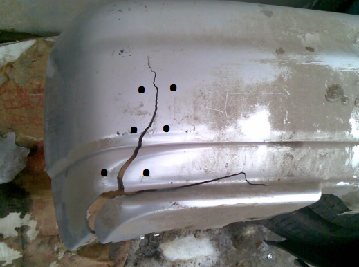 Точками отмечены места для саморезов.