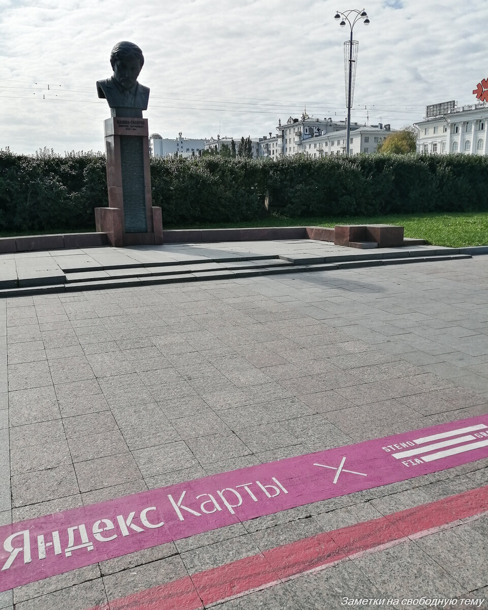 Дмитрий Наркисович смотрит одобряюще 