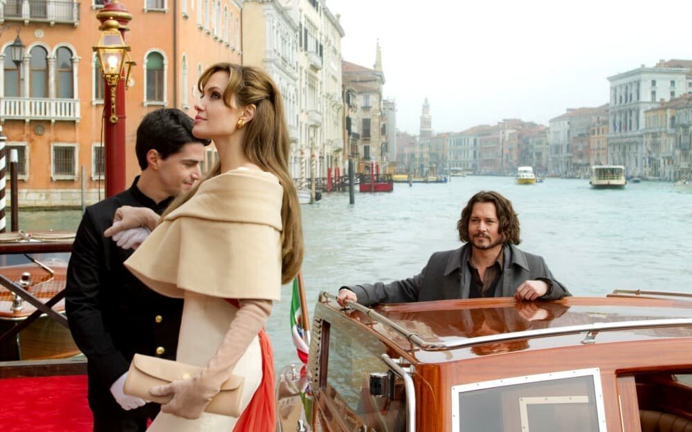 Кадр из фильма "Турист" / "The Tourist" (США, Франция, Италия, Великобритания), 2010