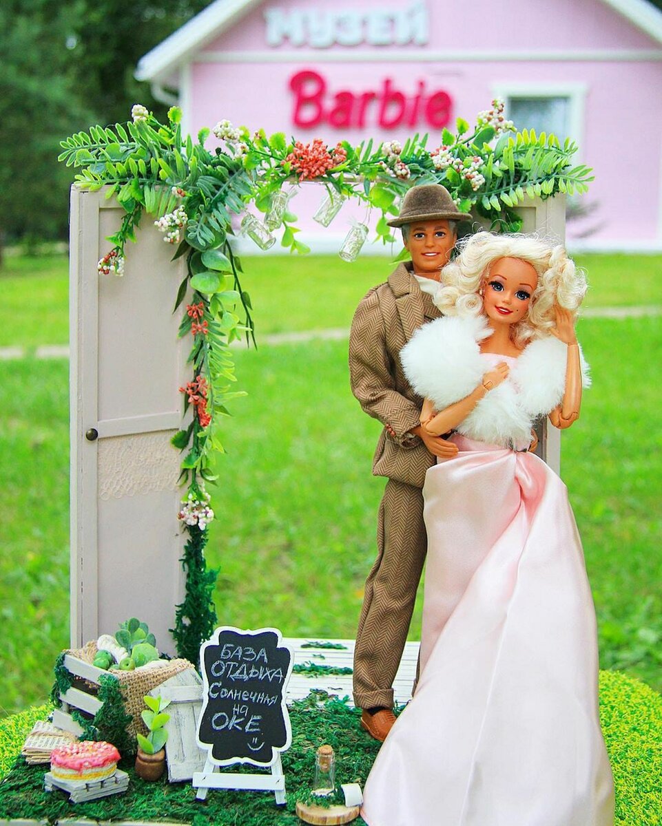 Фото Юлии с открытия музея Барби