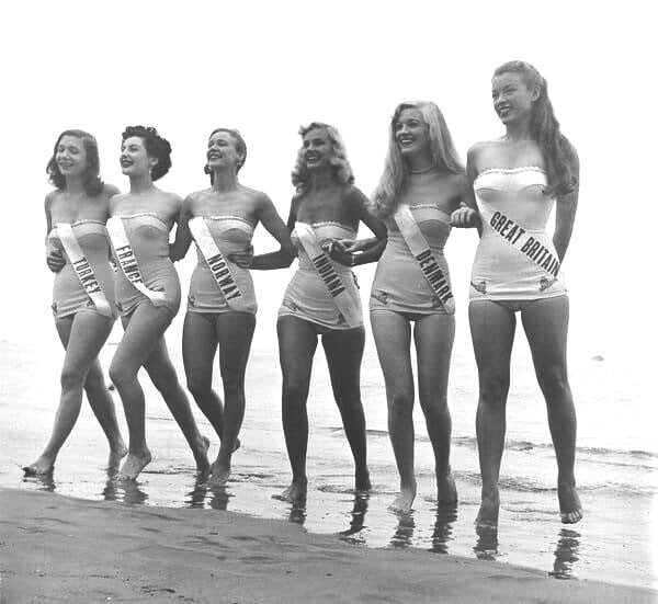 Один из снимков фотосессии на первом конкурсе «Мисс Вселенная», 1952 год  (*)