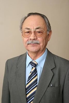 Анва́р Заки́рович Асфандия́ров (башк. Әнүәр Зәкир улы Әсфәндиәров; 15 мая 1934, Чингизово, Башкирская АССР — 4 февраля 2014, Уфа) — советский и российский историк, кандидат исторических наук (1970), профессор, кавалер ордена Салавата Юлаева (2004). 
