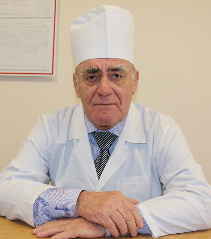 Дагестанский врач. Дагестанский врач. Дагестанский врач. Известные дагестанские врачи фото. Пулатов доктор в дагестане.