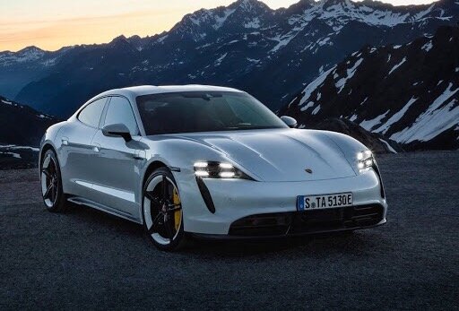Porsche taycan turbo S.