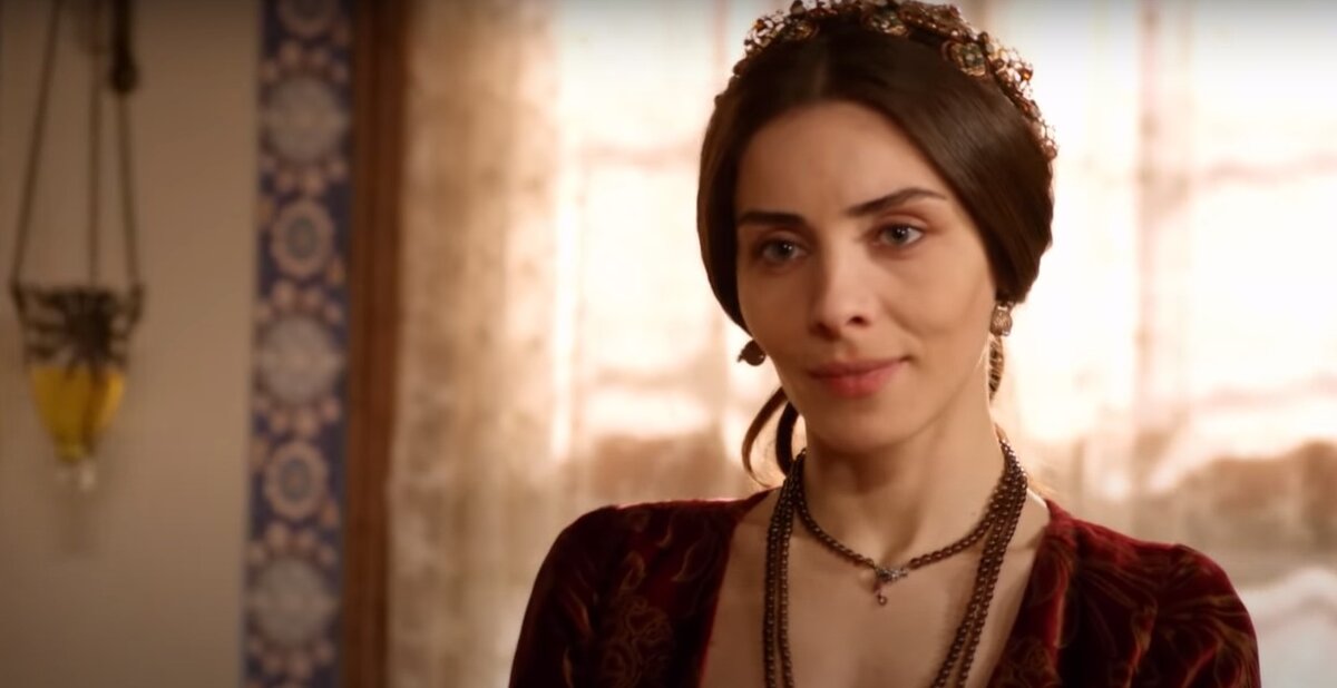 Скриншот с сайта https://more.tv/velikolepnyi_vek