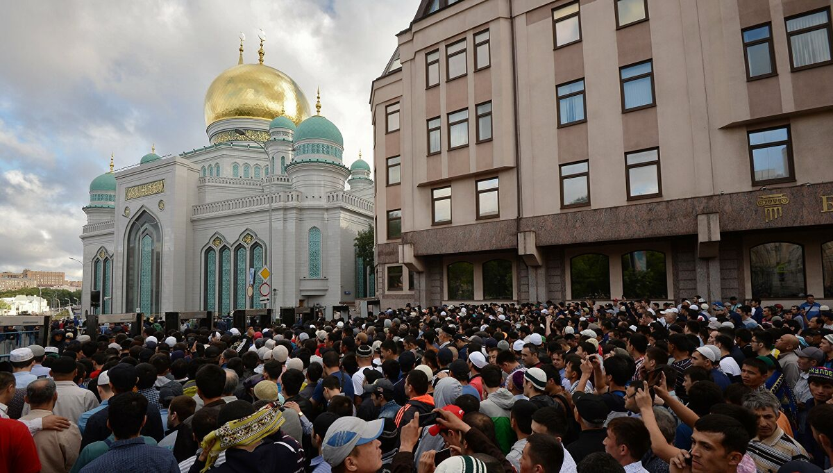 Праздничный намаз ураза байрам в москве