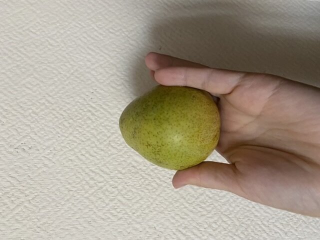 Покушать эти груши, ведь в них содержатся полезные для организма витамины 