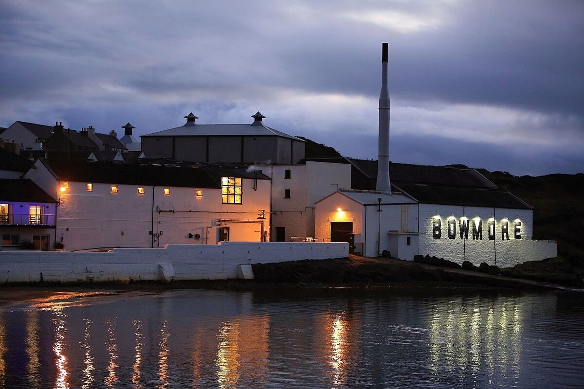 Bowmore distillery