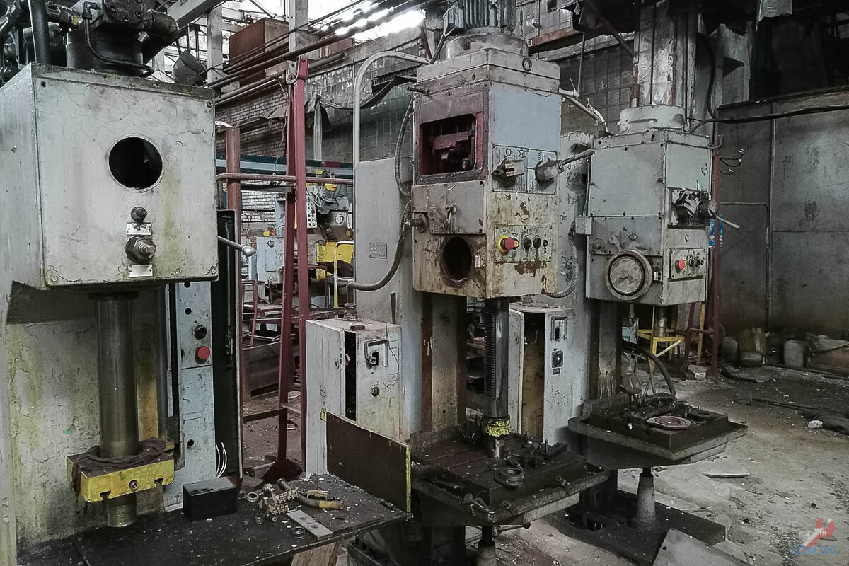 Заброшенные станки.