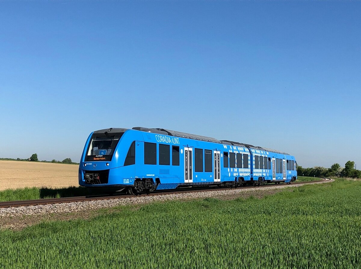 Водородный поезд Coradia iLint французской компании Alstom 

