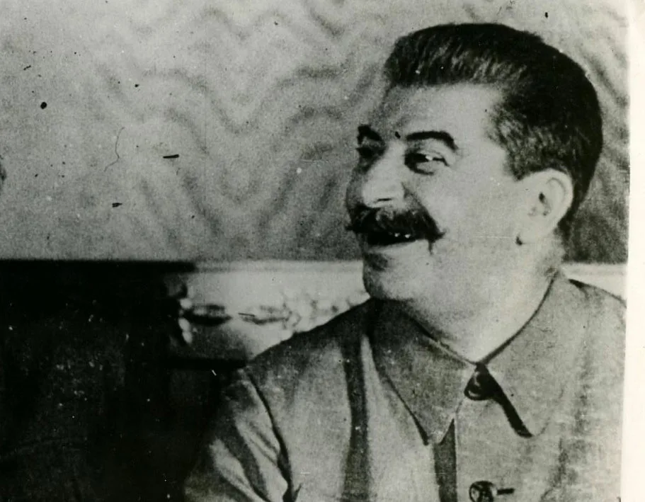 У Сталина с чувством юмора все было в порядке, но это был скорее инструмент, чтобы в шуточной форме передать какую-то важную информацию или поручению.