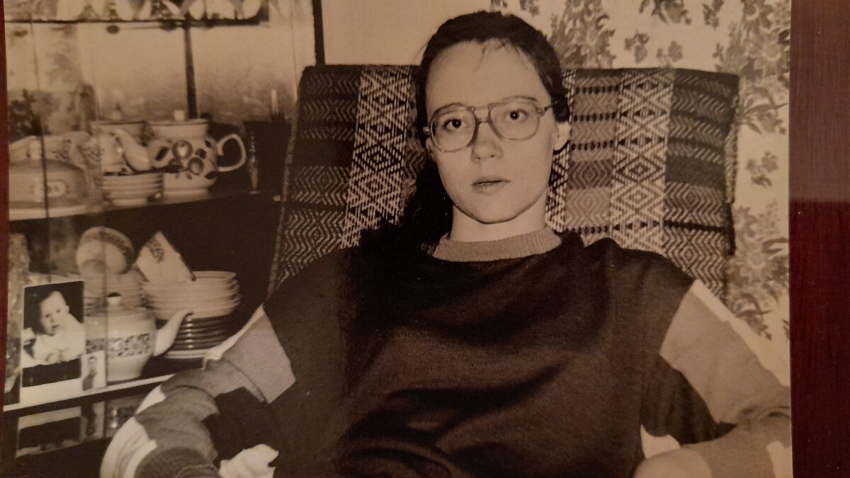 Автор, не состоявшаяся учитель музыки.