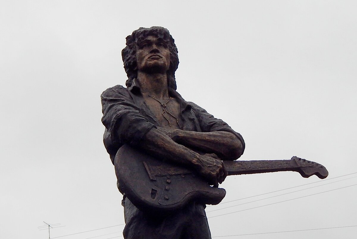 Памятник цою в питере на проспекте ветеранов фото