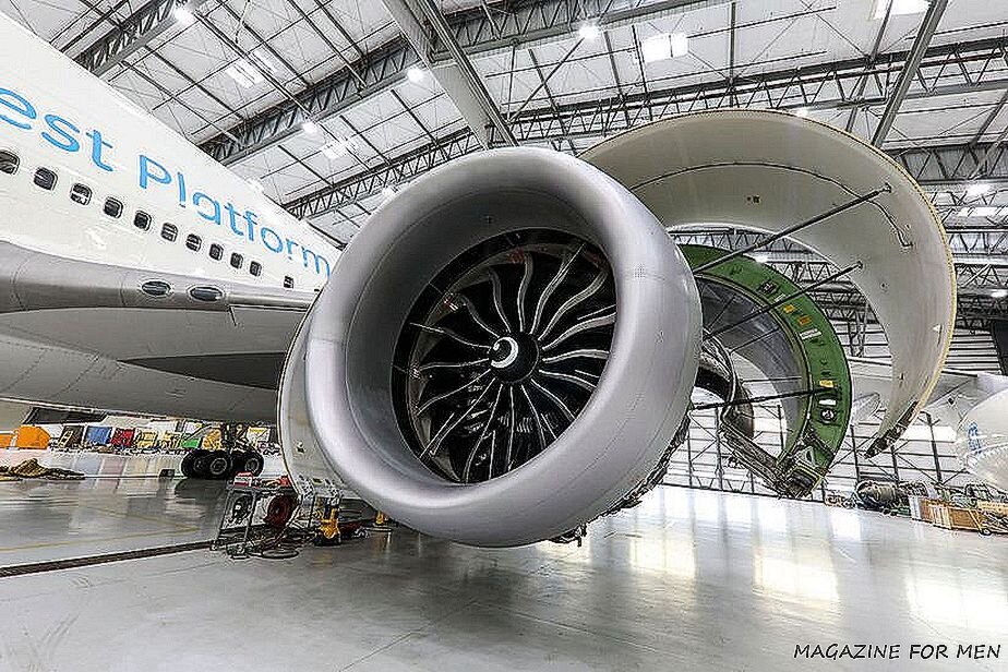 Двигатель самолета Боинг 777