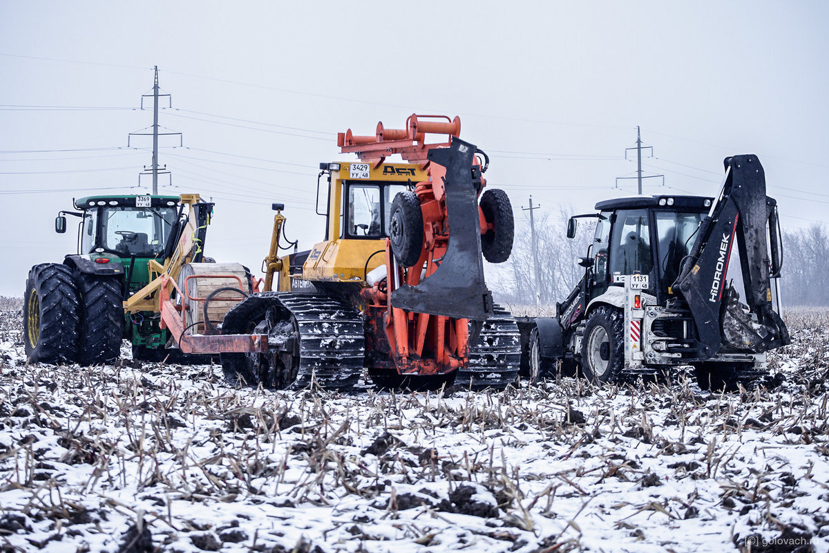 Трактора и сельхозтехника. 1 уборка снега. Водитель трактора. 1. Автелком.