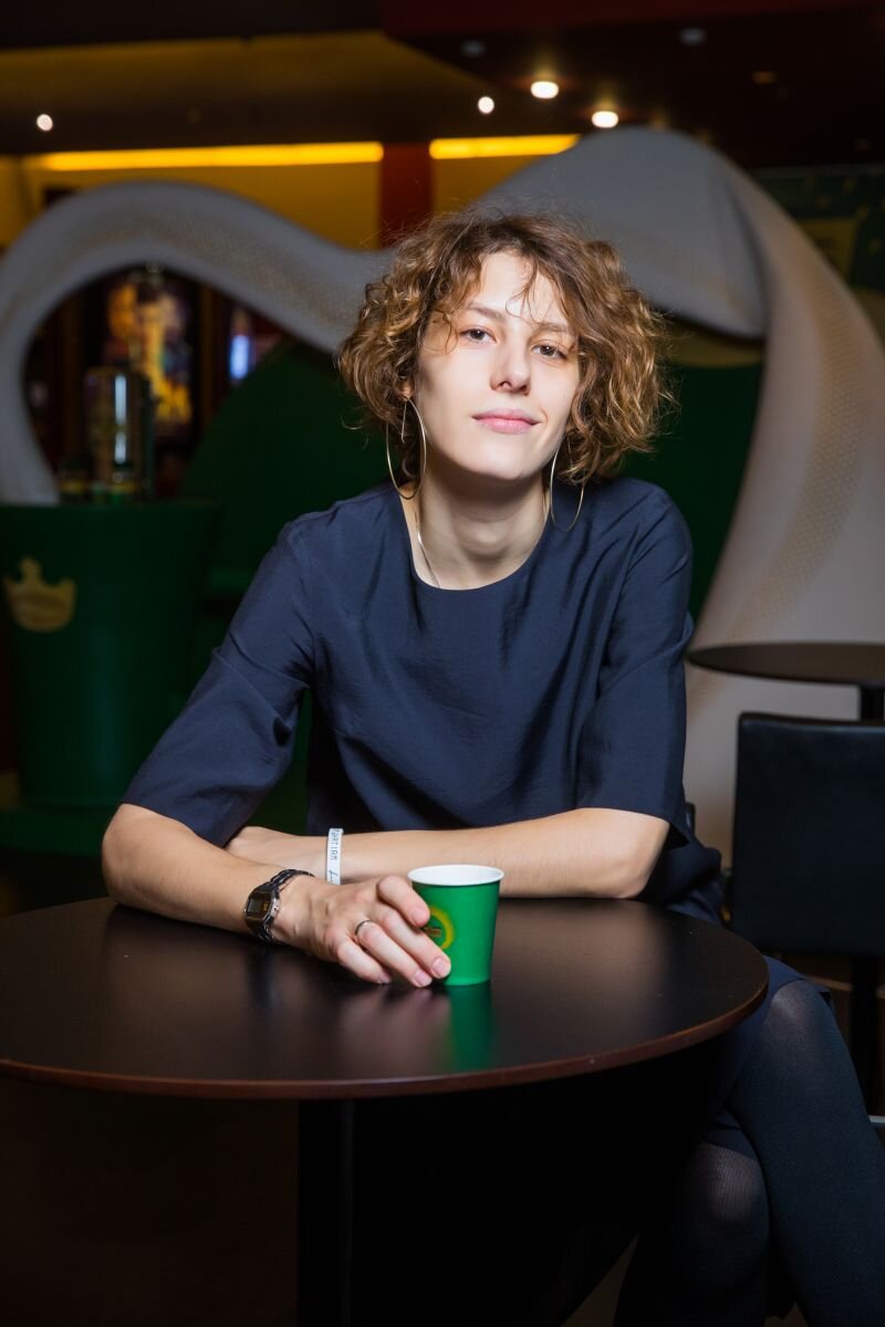 Стала широко известна как блогер, снимала смешные видео для Инстаграма