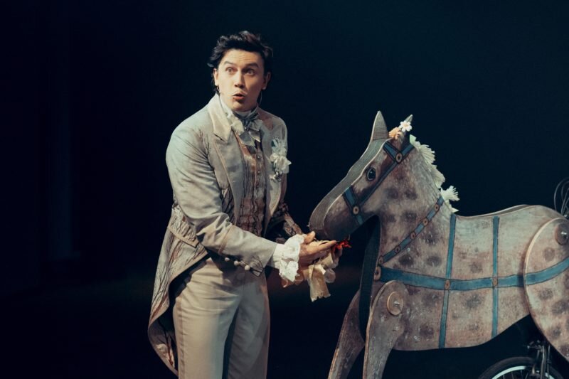 Фото Яны Овчинниковой предоставлены пресс-службой Театра им. Евг. Вахтангова