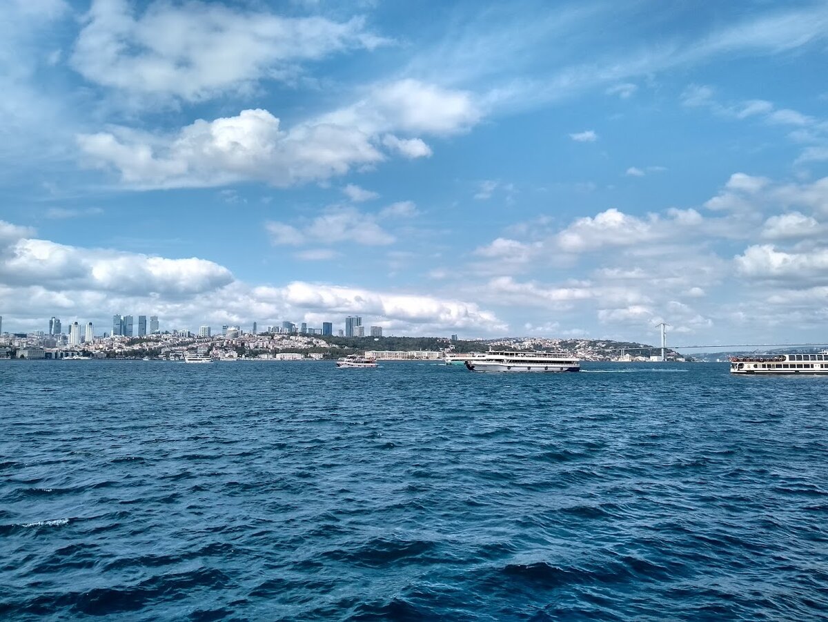 Вид с набережной возле пристани на европейскую сторону