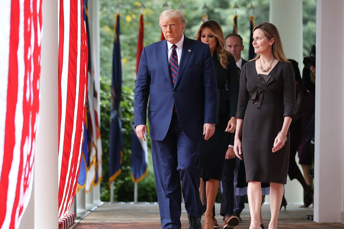 Эми Баррет с президентом Трампом. 