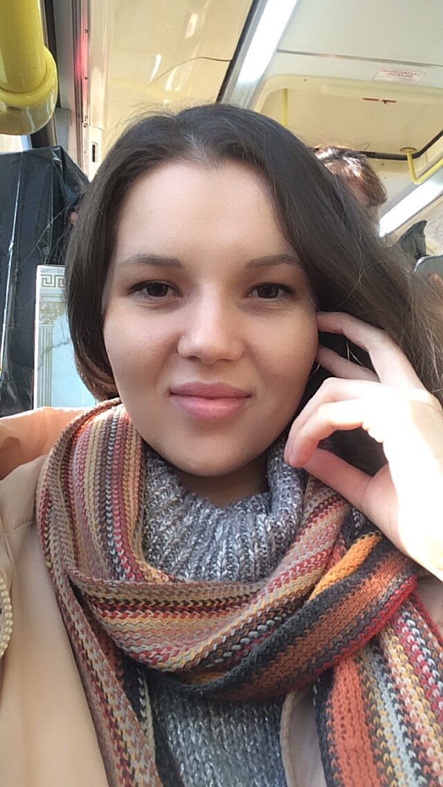 А почему бы и не фото с автобуса... Зато какая довольная была собой в тот день! Март, 2020