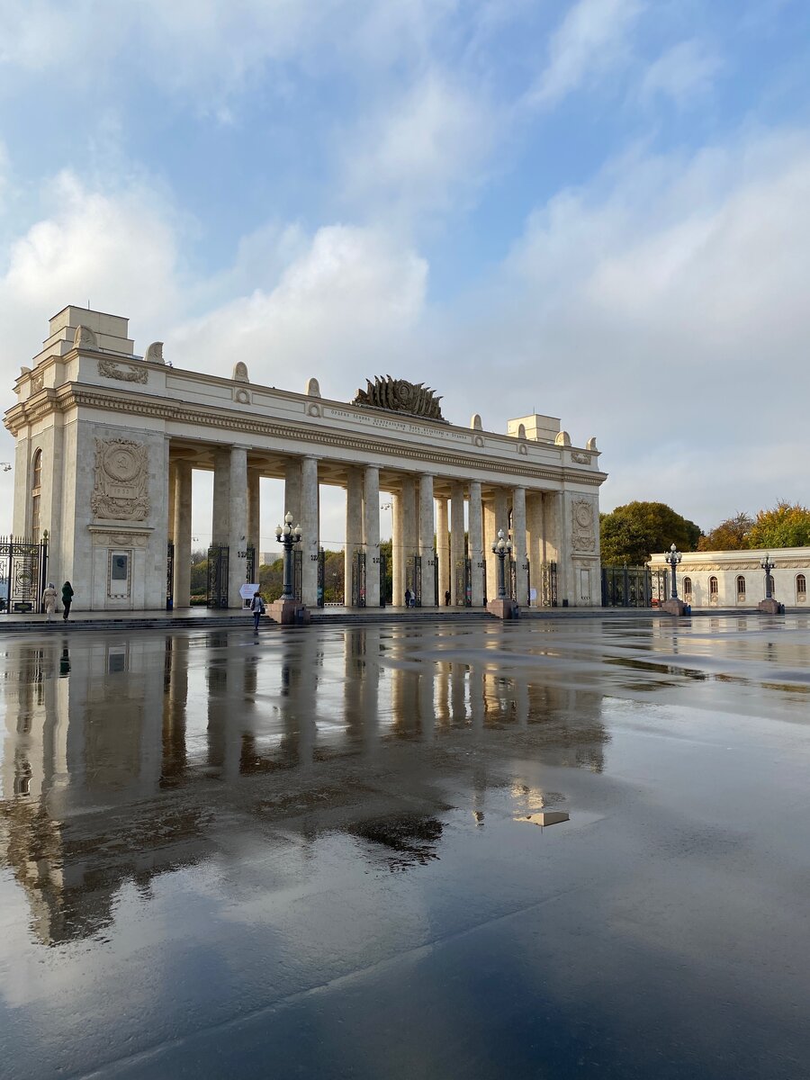 Переезд в Москву вообще открыл множество возможностей, только успевай реализовать задуманное. Но что-то пошло не так.