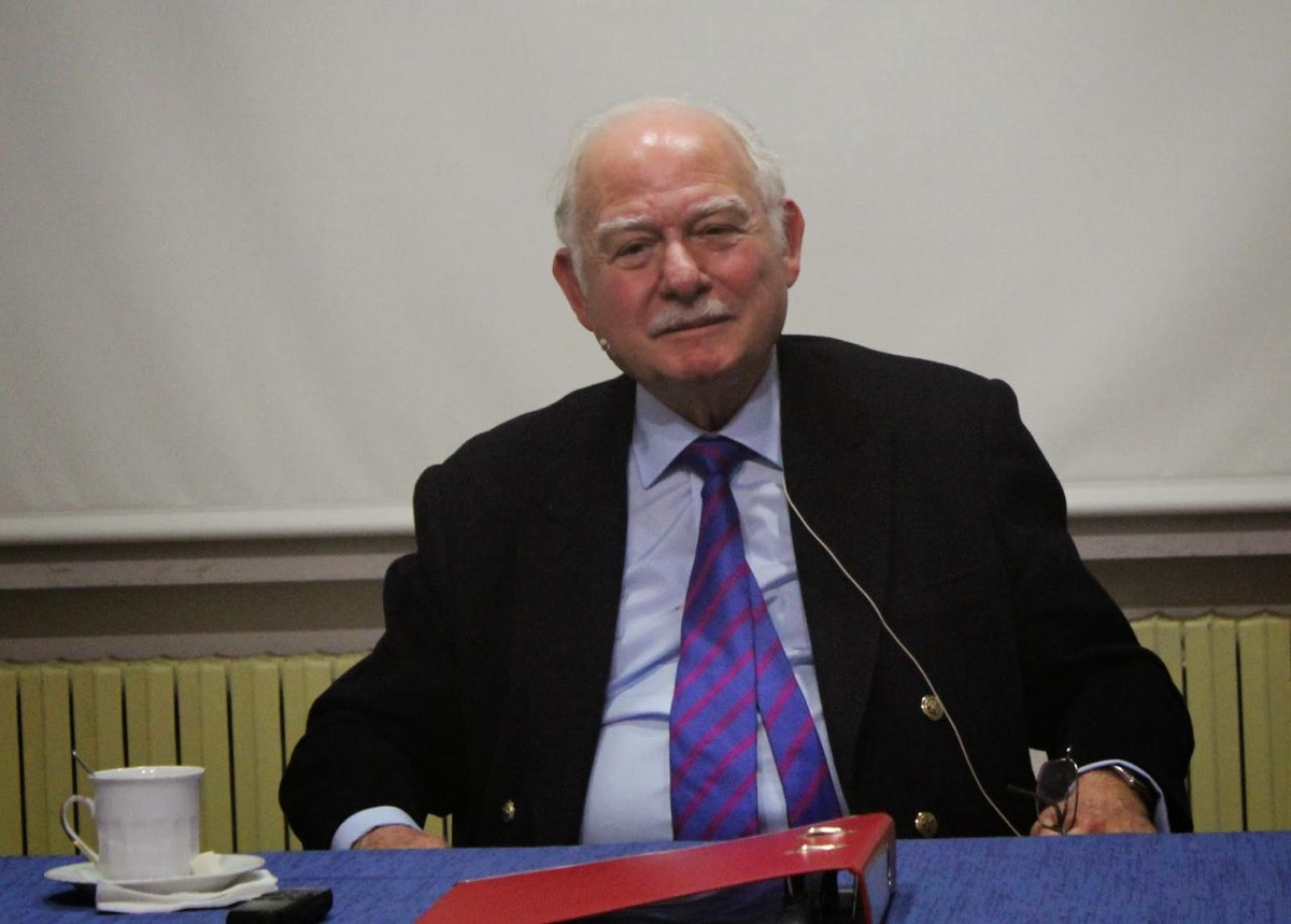 Осман Салахаддин Османоглу 
