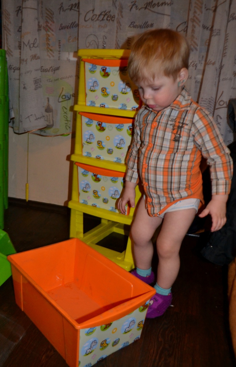 Сколько же игрушек туда поместиться?!))