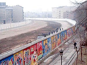Вид на стену со стороны западного Берлина. 1986 год