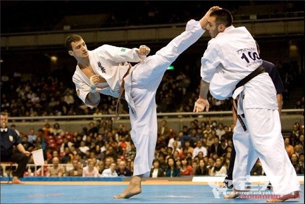 Современное  спортивное карате. Фото с сайта https://www.laonanren.com/news/2017-03/159942p8.htm