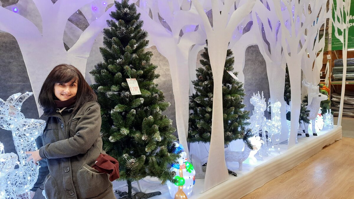 Скоро новогодние праздники. В торговых центрах уже давно веселье чувствуется. Я.