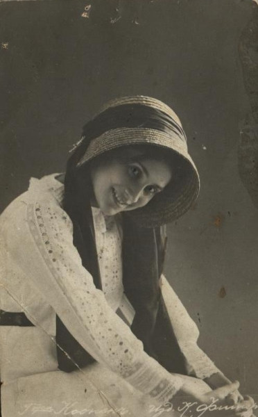 Алиса Коонен в юности