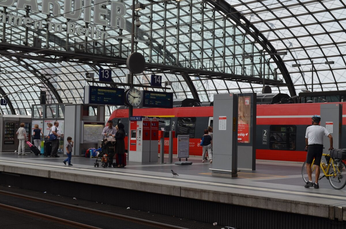 На верхнем уровне Центрального вокзала Берлина.  