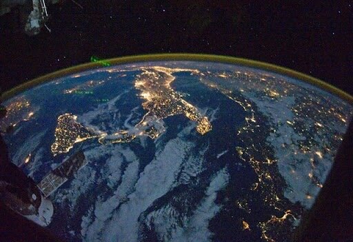 Что если земля создала человека, для собственных целей? 