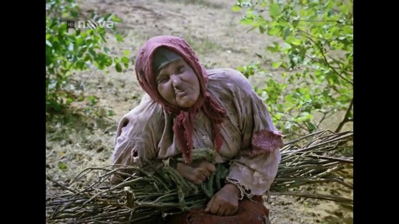 В метро бабушка будто постарше. 