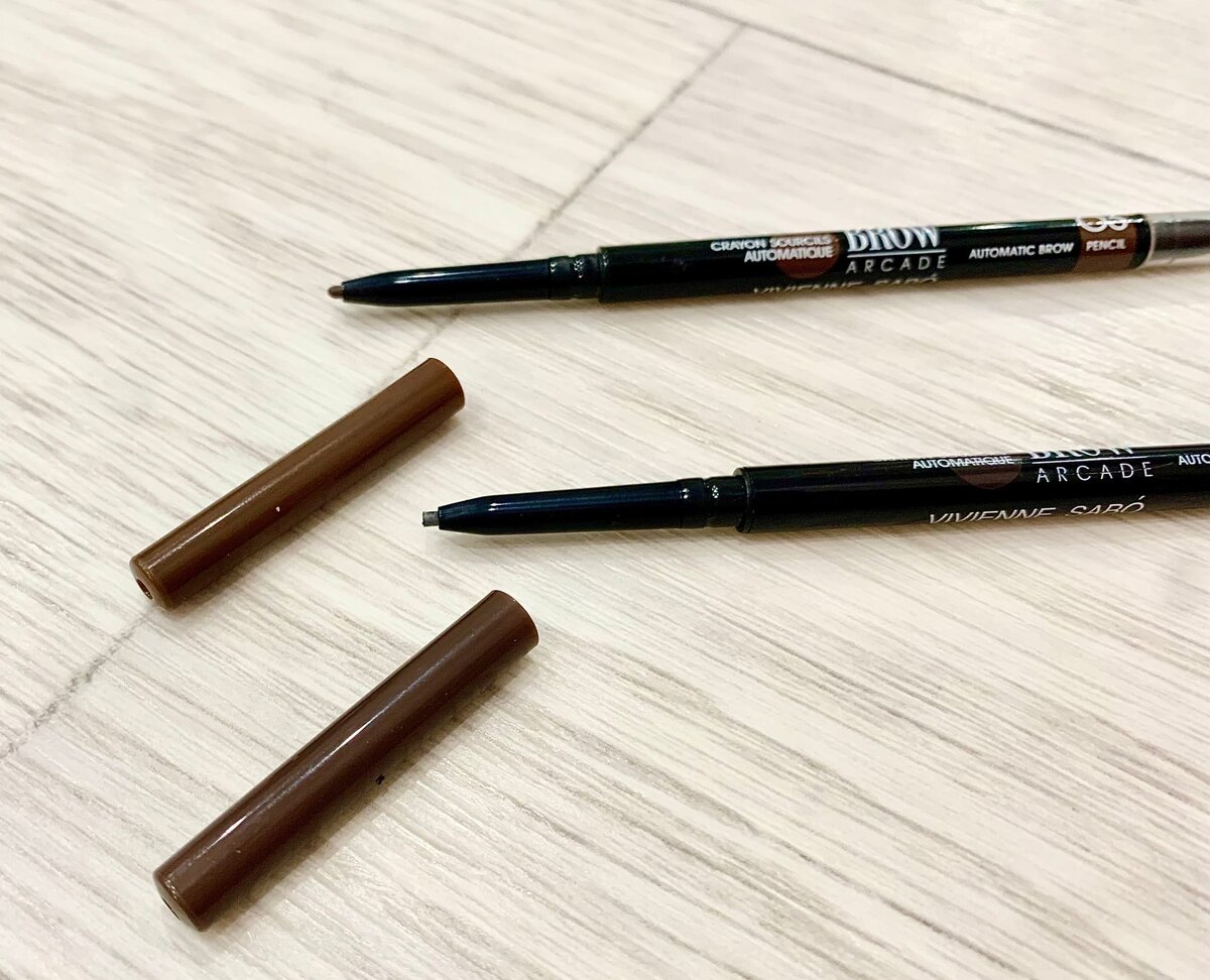 Оттенки 03-верхний и 04-нижний.