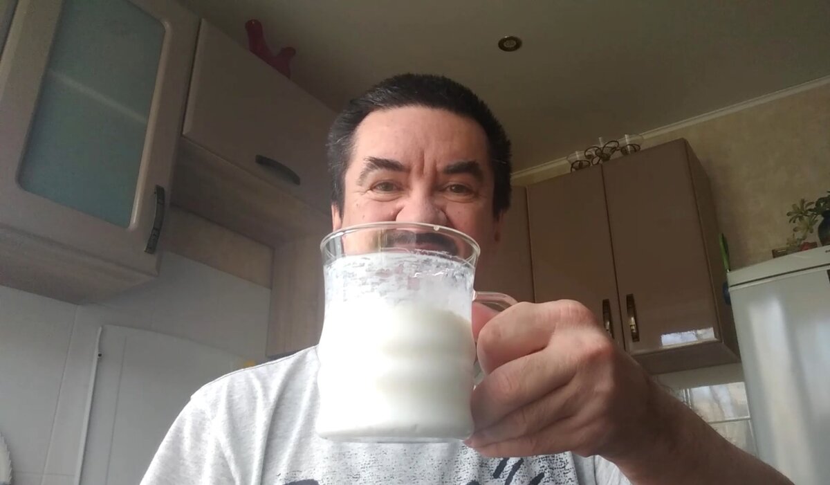 Автор с кефиром