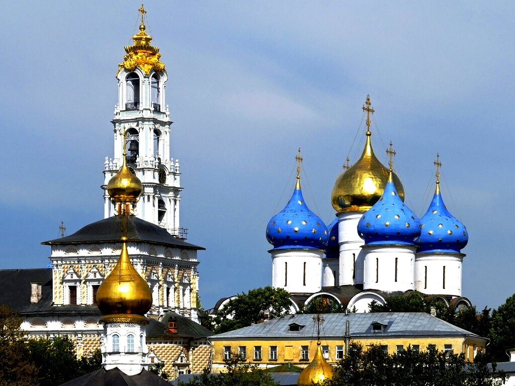 Вид на Лавру сбоку. Фото из открытых источников