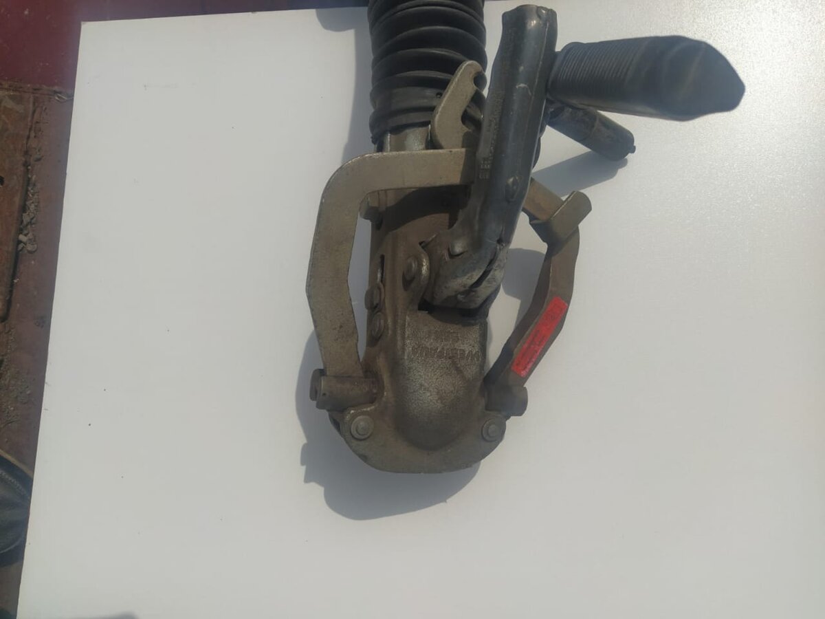 Сцепная головка с одной из первых конструкций системы стабилизации 