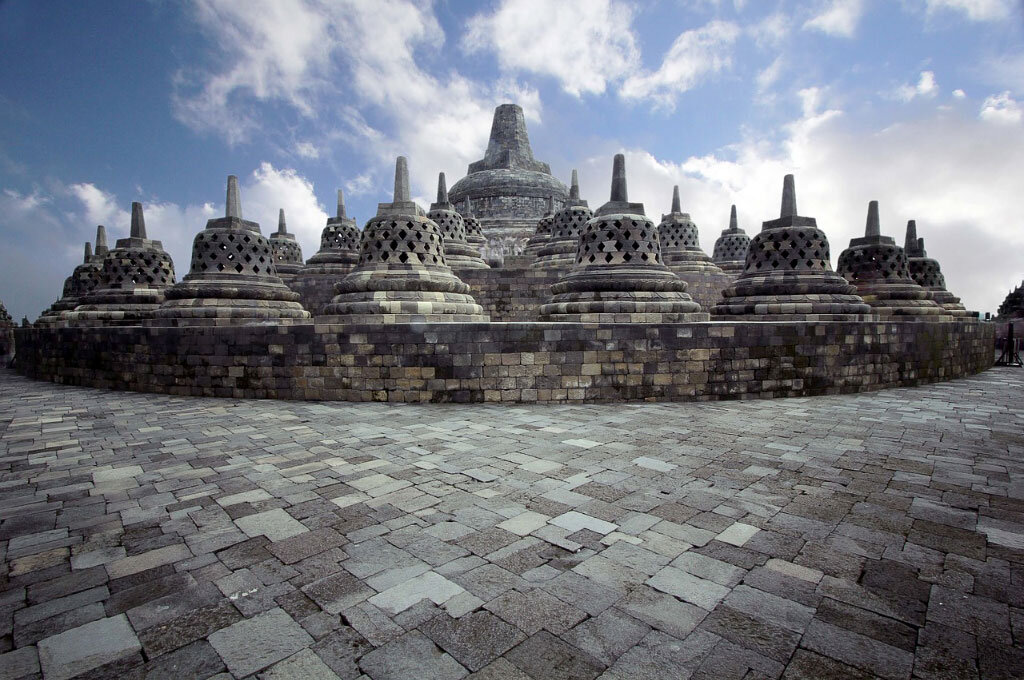 Боробудур, буддийский храм на горе/ Borobudur