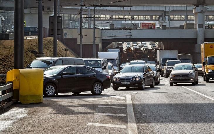 В Беларуси запрещено перестроение на перекрестках...
