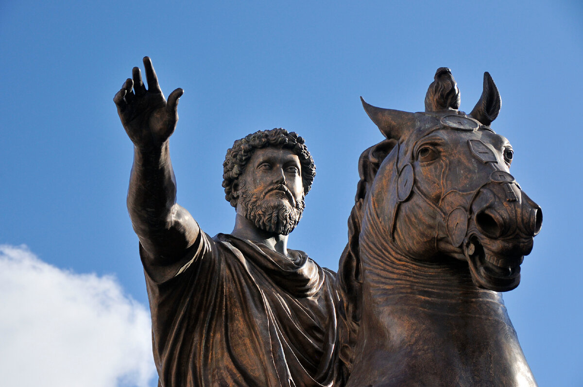 Фигура Марка Аврелия.
Фото с сайта: https://www.thoughtco.com/marcus-aurelius-antoninius-quotes-738680