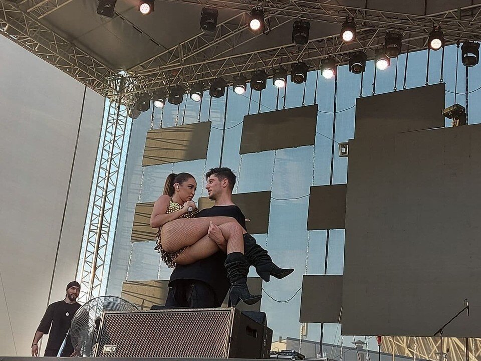 Поклонники предположили, что артистка находилась в состоянии алкогольного или наркотического опьянения.