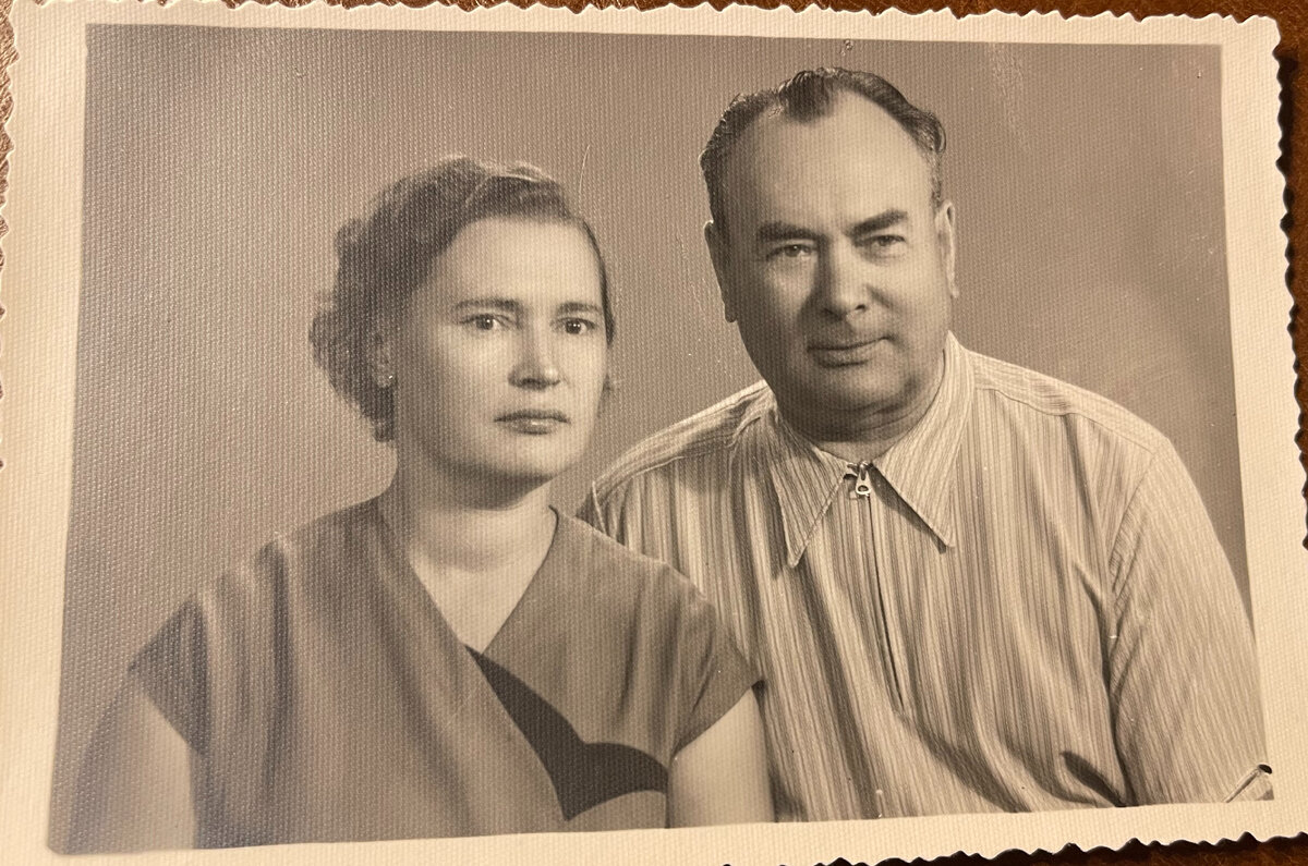 Фото из архива семьи.  Иван и Верусик  были такими, когда поженились. 