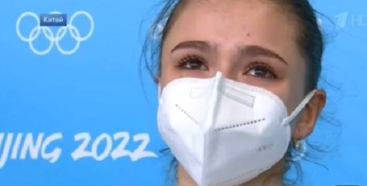 Камила во время  беседы с журналистами Первого канала. Фото из открытых источников