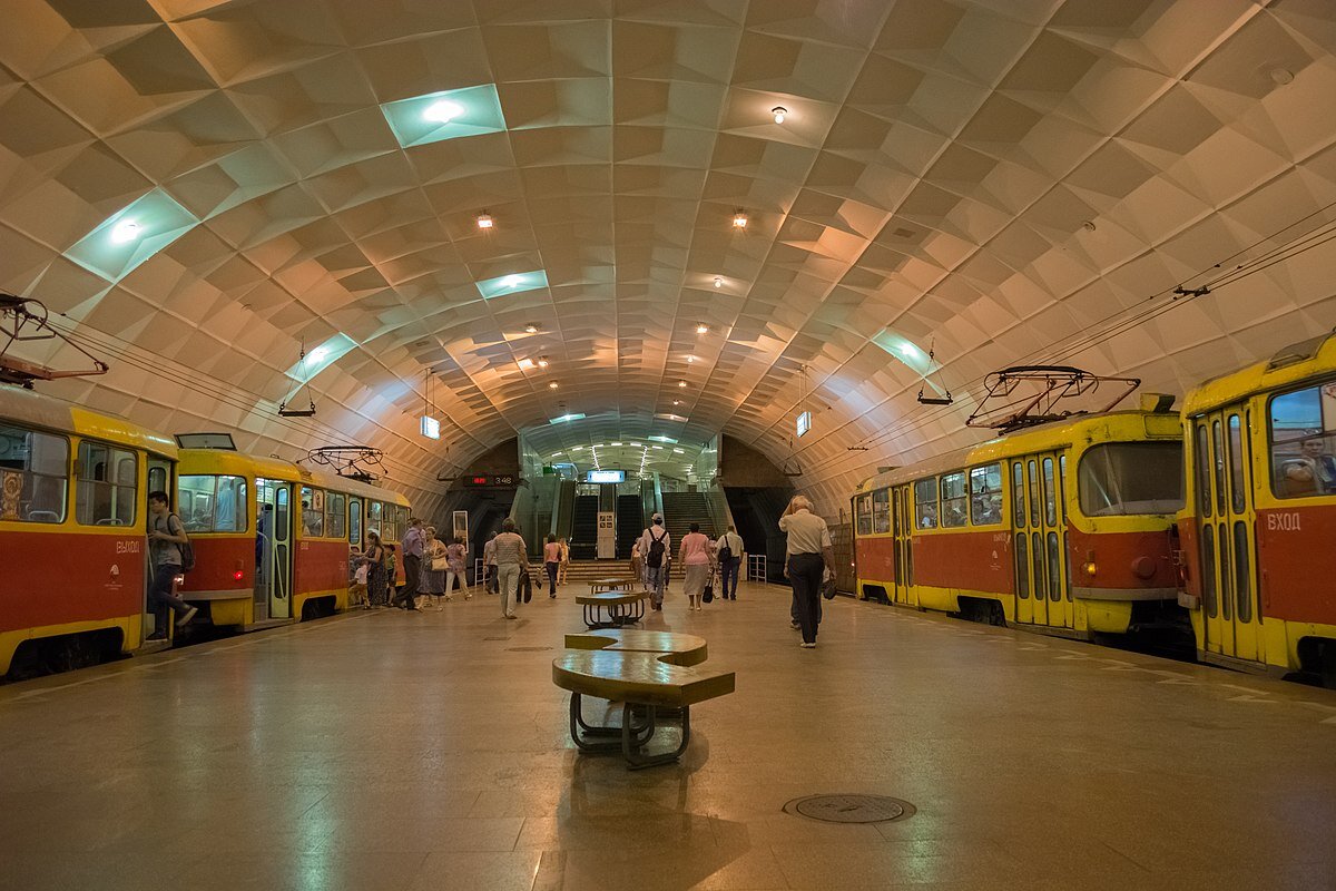 Метро трамвай. Волгоград станция метротрам «площадь Ленина». Подземная станция трамвая в Волгограде. Волгоградский скоростной трамвай метротрам. Площадь Ленина (станция скоростного трамвая).