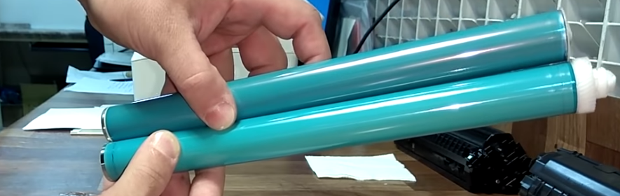 Фотобарабаны от картриджа CF244 и CF278. Они одинаковы по размеру