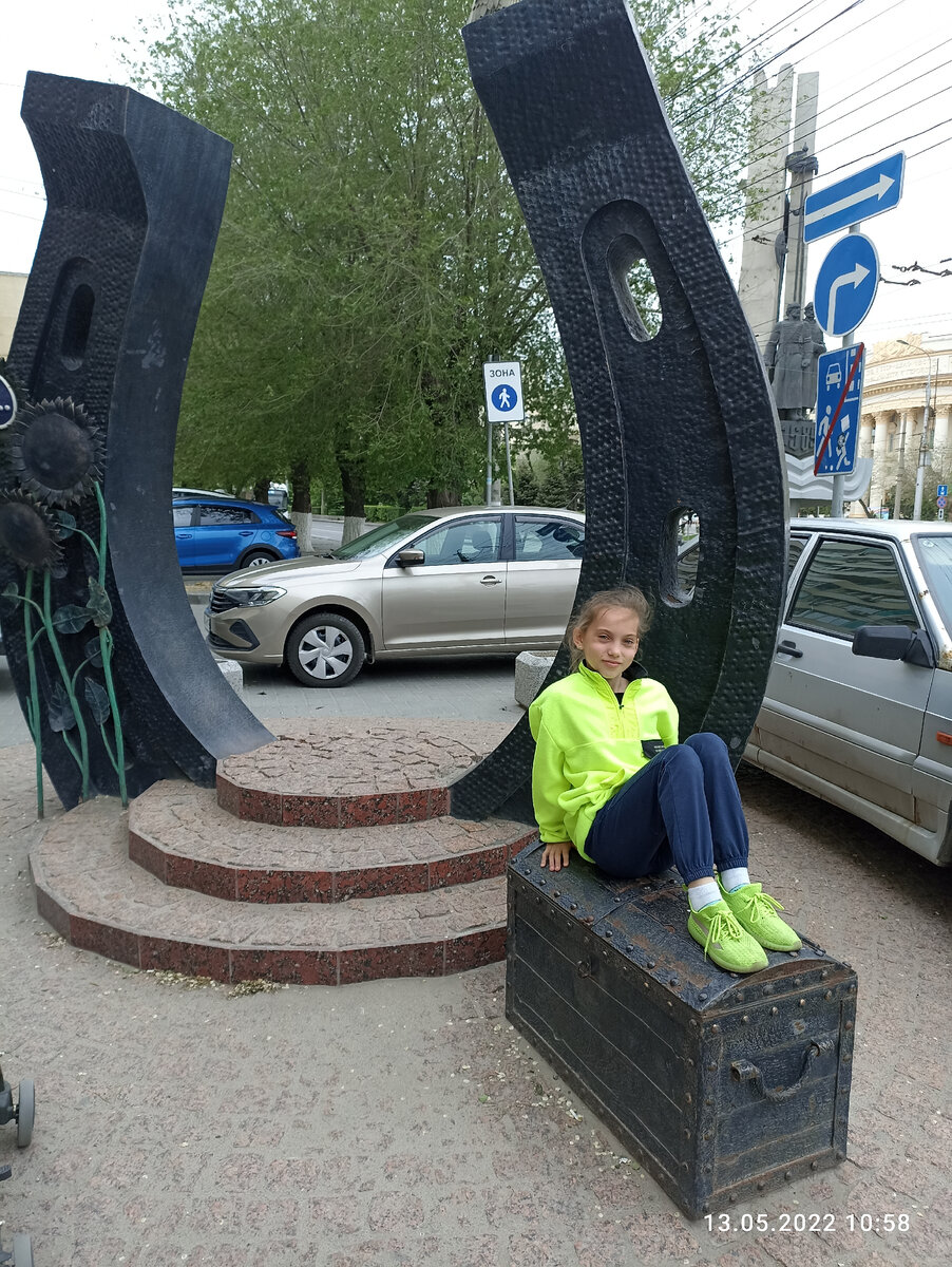 По пути встретили какую-то подкову. 