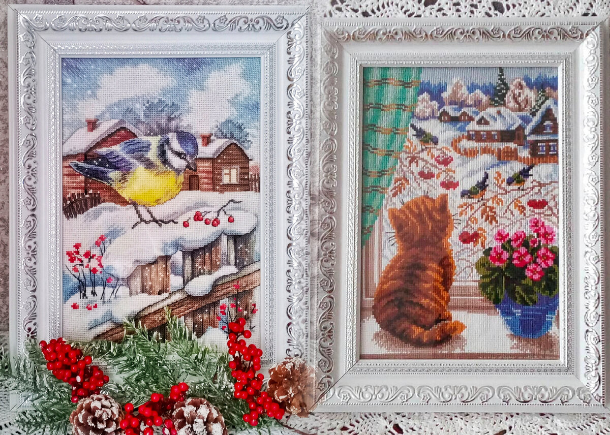 слева - Зимняя гостья, дизайнер Елена Ларцова, справа - Котенок на окошке, Искусница (багет у работ будет другой)
