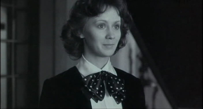 кадр из фильма «Время и семья Конвей» (1984). Режиссер Владимир Басов. Производство Мосфильм